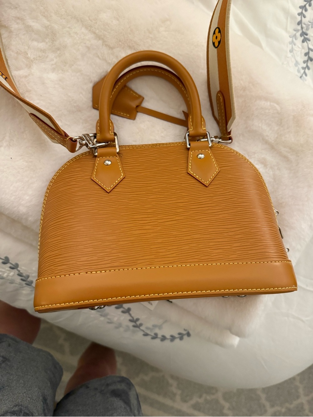 Louis Vuitton Alma BB bag - Picture 3 of 12